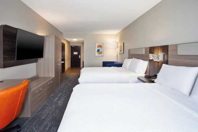 غرفة بسريرين كوين مع أريكة لذوي الإعاقة، Holiday Inn Express Augusta North 1/4
