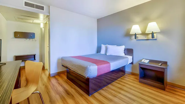 غرفة ديلوكس بسرير كوين، Motel6 Tucumcari, NM 5/8