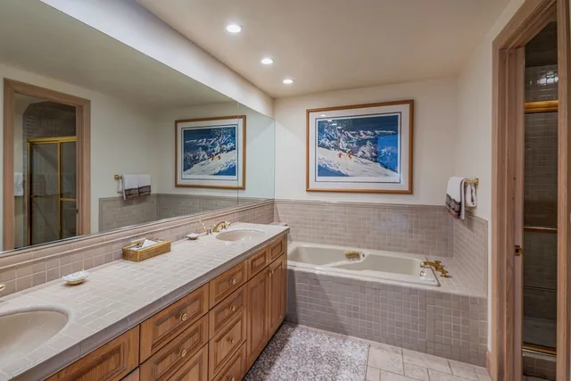 شقة سكنية أساسية بسرير كينج وسريرين مزدوجين وسرير كوين بـ3 غرف نوم، Creekside at Beaver Creek 4/5