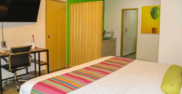 Suite, King Bed, Terrace, Hotel Estancias VIVE MX wtc CDMX, Trademark by Wyndham 3/6