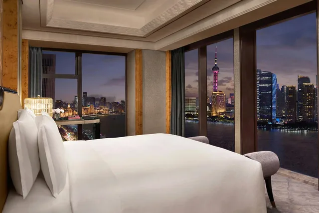 Bund, Panoramic, with View، The St. Regis Shanghai on the Bund 2/6