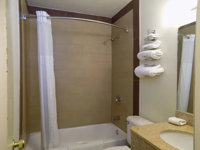 غرفة بسريرين كوين، Budget Inn 2/2