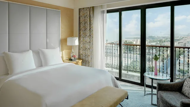 Junior Suite, King Bed, Four Seasons Resort Dubai At Jumeirah Beach 1/2