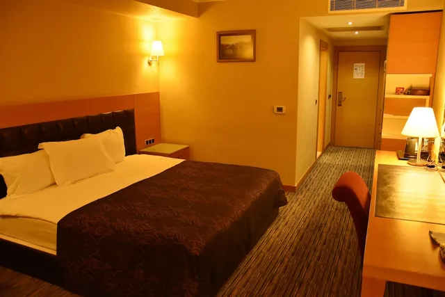 Luxury, 1 Queen and 1 Single Bed, Grand Simay Hotel 1/4