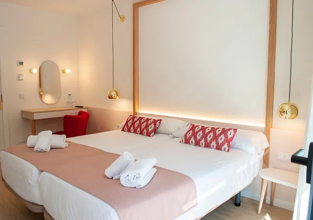 غرفة سوبيريور عائلية بسرير مزدوج بإطلالة على المسبح بشرفة، Sol I Vida Boutique Hotel Adults Only 4/6
