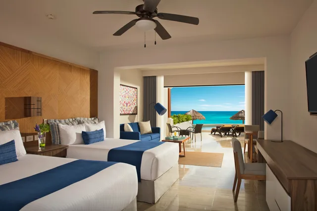 Preferred Club, Swim Out, Double Bed, Beach Front، Dreams Sapphire Resort And Spa 2/2