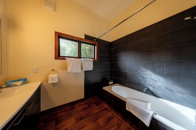 كوخ بسرير كينج وسرير كوين وسريرين منفصلين، Powderhorn Chateau 10/10