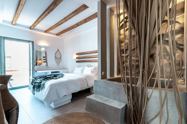 Spa, Junior Suite, Queen Bed, Street View، Bohemian Luxury Boutique Hotel - Adults Only 3/10