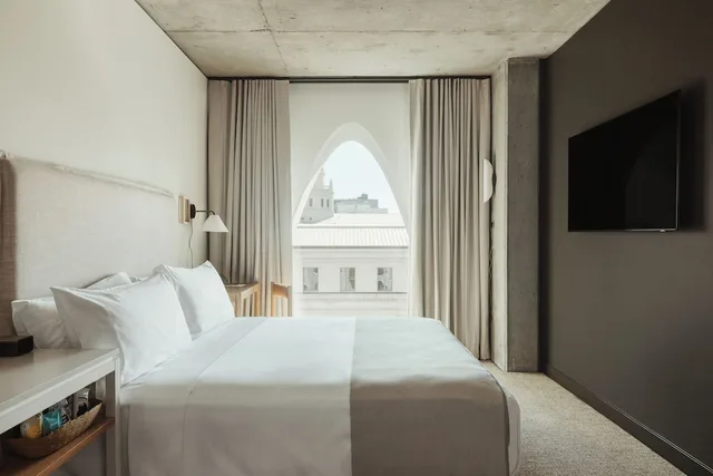 Grove, King Bed, Accessible، Populus Hotel 1/3