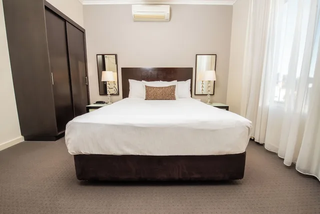 Apartment, 1 Queen and 1 Single Bed, Laundry, Jetted Tub, Kitchenette, Best Western Plus Hovell Tree Inn 1/4