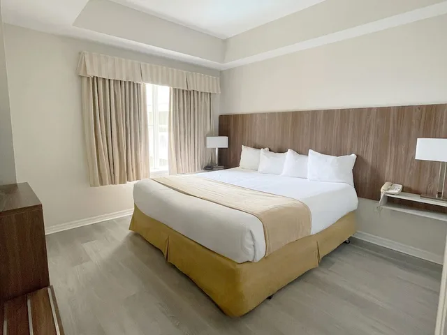 غرفة بسريرين كينج، The Point Hotel & Suites 2/5