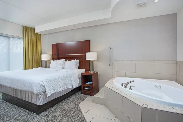 استوديو بسرير كينج مع أريكة، Springhill Suites Pigeon Forge 2/4
