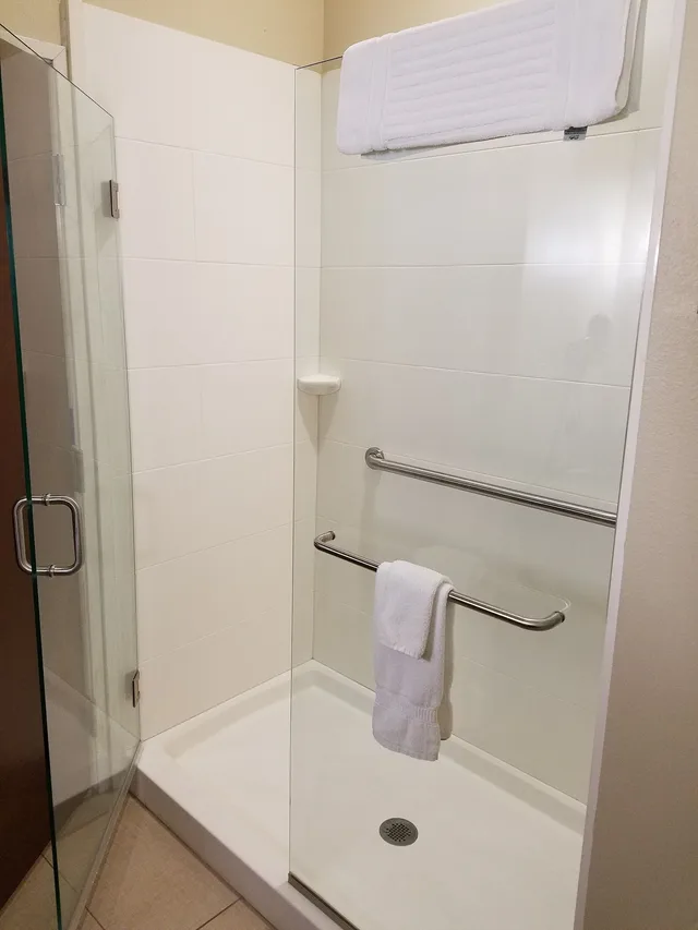 Suite, King Bed, Sofa, Xl، Comfort Inn & Suites West - Medical Center 9/10