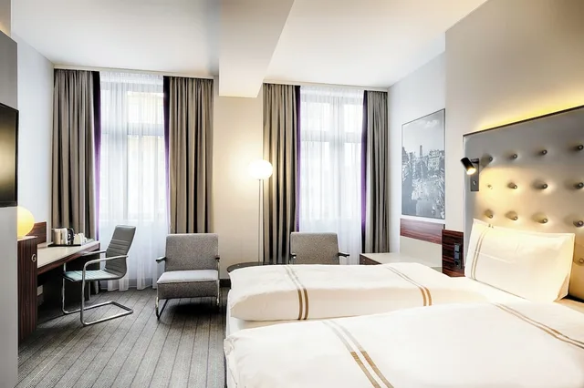 غرفة قياسية بسرير مزدوج، Premier Inn Cologne City Mediapark Hotel 4/5