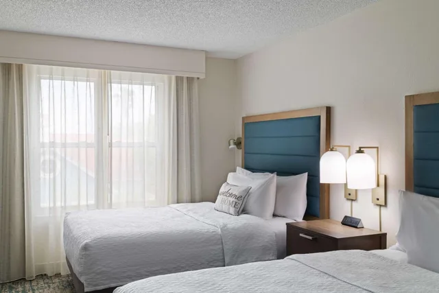 جناح بسريرين كوين بغرفة نوم واحدة مع أريكة، Homewood Suites by Hilton Lake Mary Orlando North 3/10