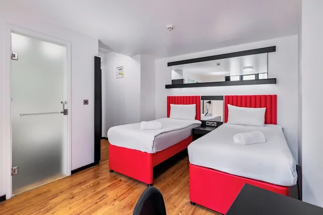 Superior, Twin Beds, easyHotel Newcastle City Centre 8/10