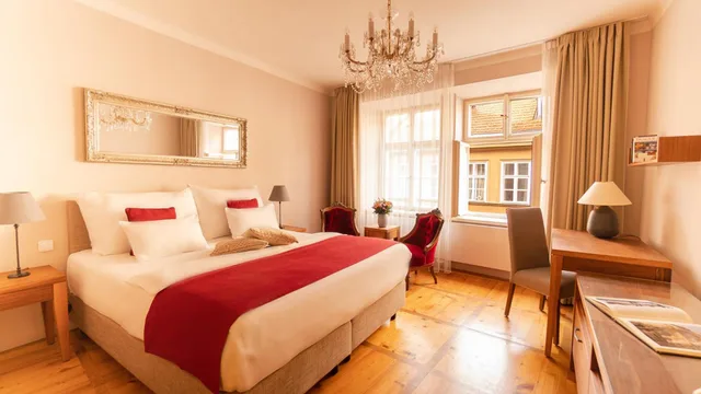 Deluxe, Double or Twin Bed, Hotel Golden Key Prague 3/10