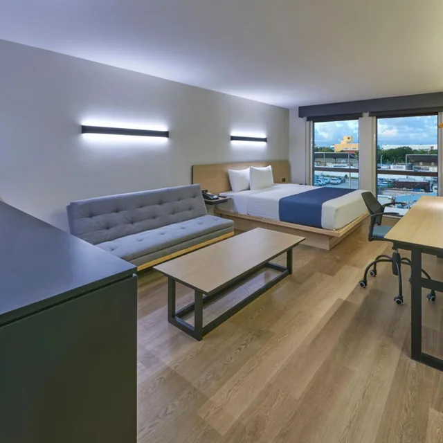 جناح جونيور بسرير كينج مع أريكة، City Express By Marriott Cancun Aeropuerto 3/5