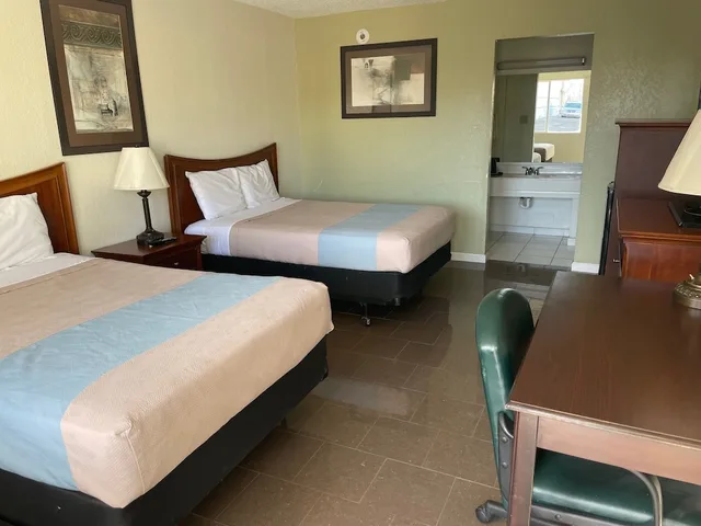 غرفة بسريرين مزدوجين، Del Rio Inn TX By Hotel O 2/6