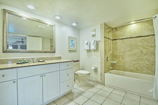 جناح بسريرين منفصلين وسرير كينج بغرفتي نوم مع أريكة، Club Wyndham Orlando International 5/5