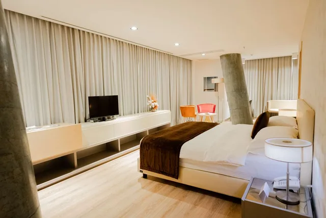 جناح جونيور بسرير كينج بحوض استحمام، Best Western Premier Ark Hotel 2/4