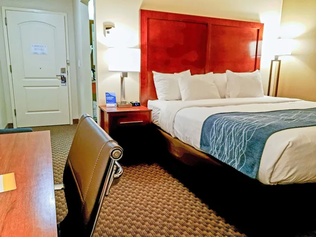 غرفة قياسية بسرير كينج، Comfort Inn and Suites Logan Near University 2/8