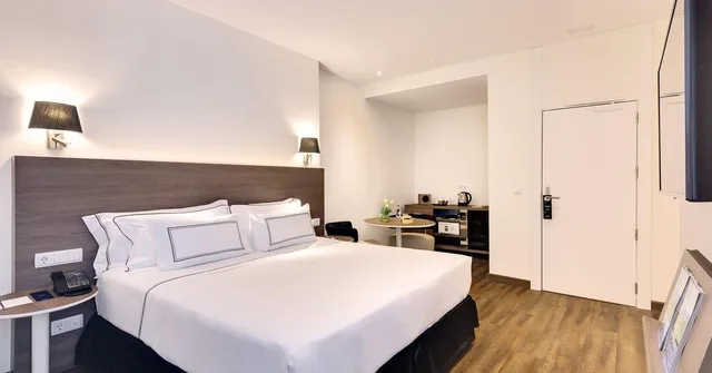 غرفة متصلة، Melia Madrid Serrano 8/10