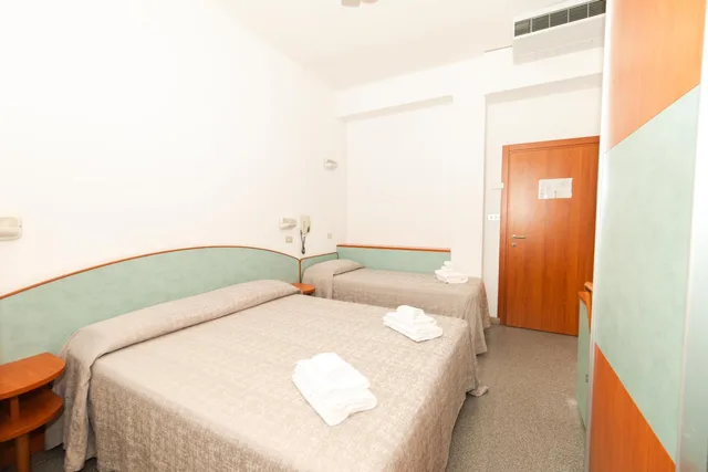 غرفة ثلاثية، Hotel Saint Louis 4/10