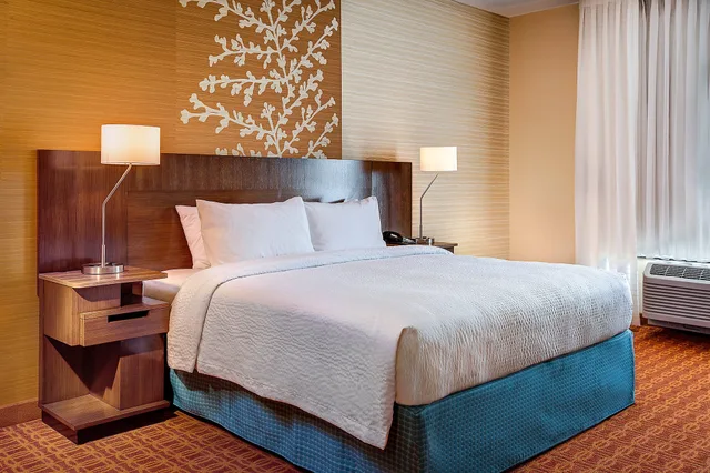 غرفة بسرير كينج، Fairfield Inn & Suites by Marriott Lincoln Crete 7/12