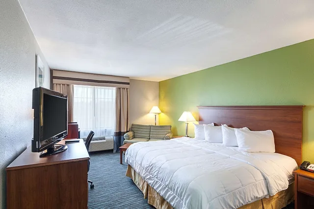 غرفة بسرير كينج لذوي الإعاقة، Quality Inn Mesquite Dallas East 3/8