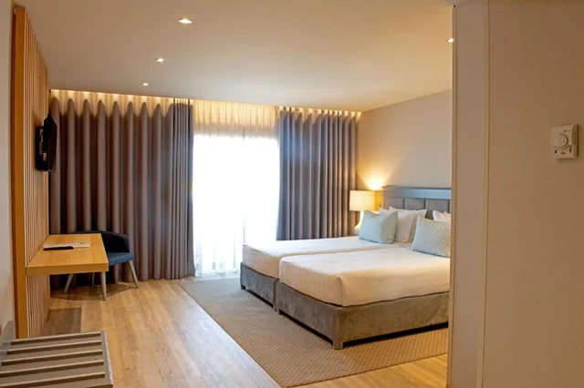 Room, Double or Twin Bed, Lateral Side Sea View، Cristal Vieira Praia Spa 2/4