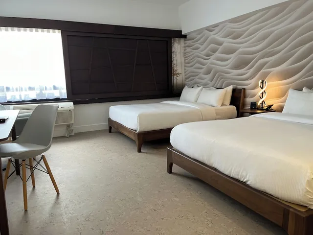 غرفة سيغنتشر بسريرين كوين، Hotel Ruby Foo S 1/2