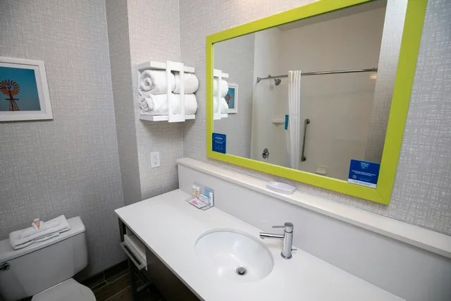 جناح بسرير كينج مع أريكة، Hampton Inn Pickwick Dam At Shiloh Falls 4/7