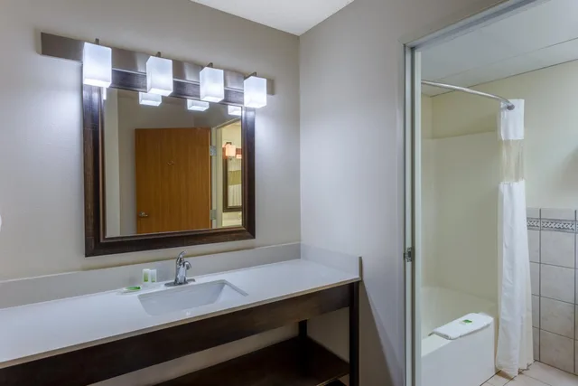 جناح بسرير كينج بجاكوزي، Americinn By Wyndham Wausau 4/4