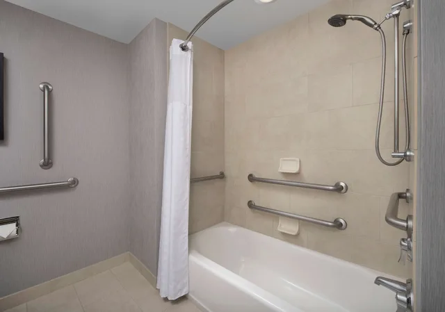 غرفة بسريرين كوين مع أريكة لذوي الإعاقة، HYATT PLACE HOUSTON SUGAR LAND 4/5