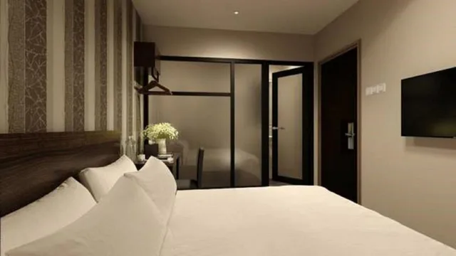 غرفة بسرير كينج بدون إطلالة، The Square Hotel 1/2