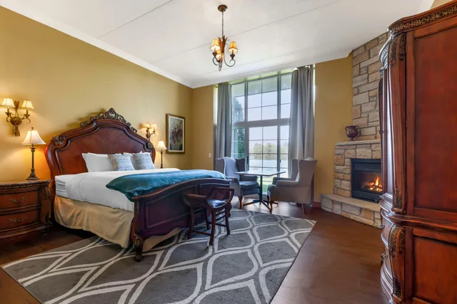 غرفة سيغنتشر بسرير كينج، Christies Mill Waterfront Resort and Spa 7/10