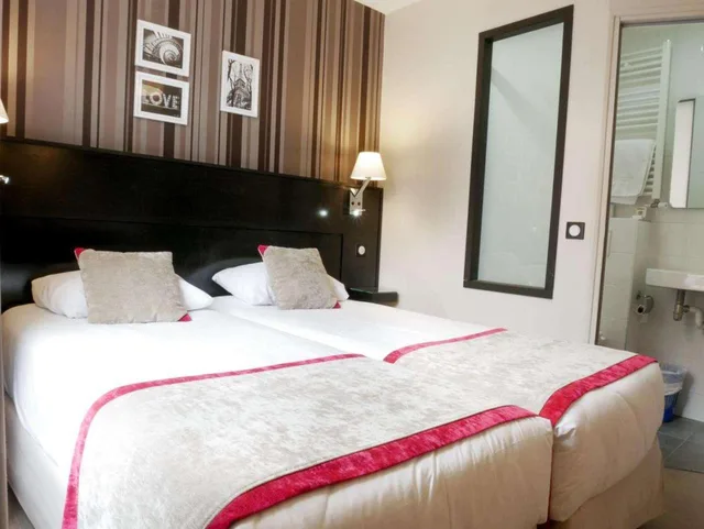 Adjoining, Double Bed، HOTEL BONSEJOUR MONTMARTRE 3/4