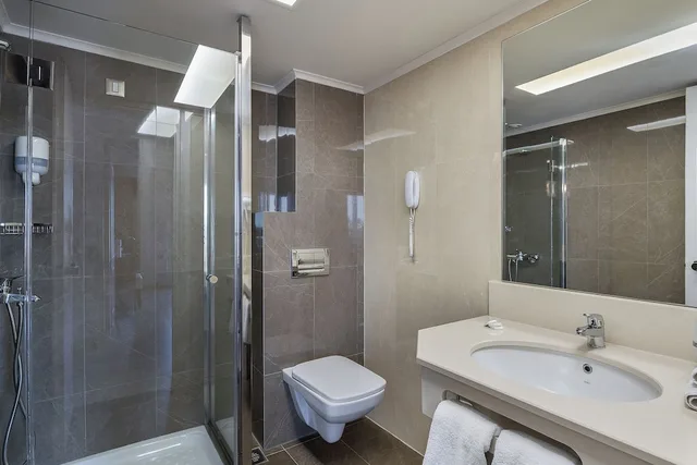 غرفة قياسية ثلاثية بسريرين منفصلين وسرير بطابقين، Porto Platanias Village Resort 9/10