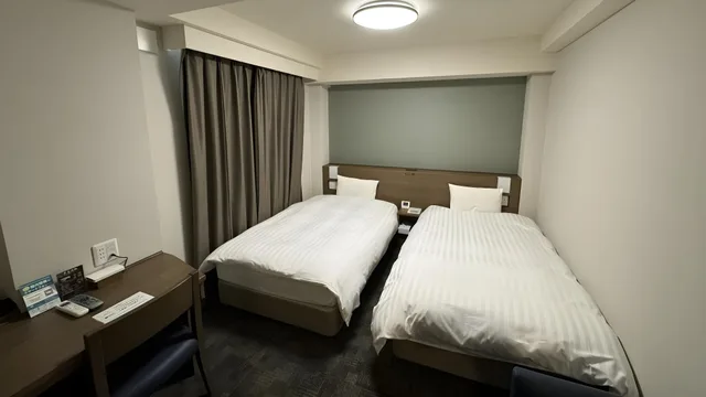 غرفة بسريرين منفصلين تُحدَّد عند الوصول، DORMY INN EXPRESS SENDAI SEASIDE 1/1