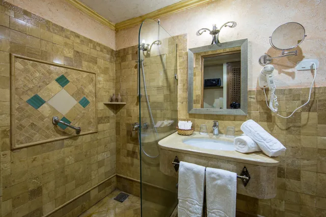 جناح ملكي بسرير كينج بإطلالة على الجبل، CAUCASUS HOTEL 4/4