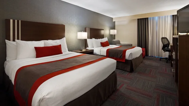 غرفة قياسية بسريرين كوين، Best Western Plus Toronto Airport Hotel 2/7