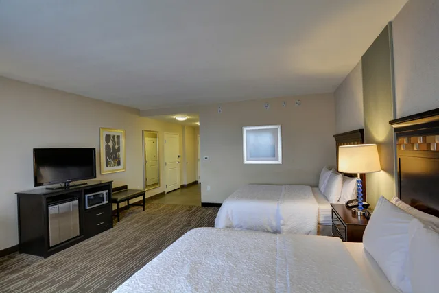 غرفة بسريرين كوين لذوي الإعاقة، Hampton Inn & Suites Denver/Airport-Gateway Park 2/3