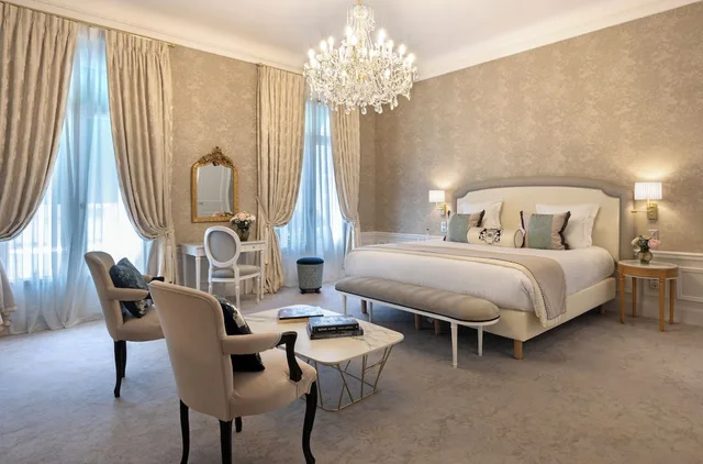 Prestige, Suite, Double Bed, Peace Street View، Hotel Westminster 1/5