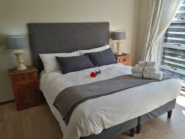 غرفة كومفورت بسرير كينج، Whales Way Ocean Retreat 1/3