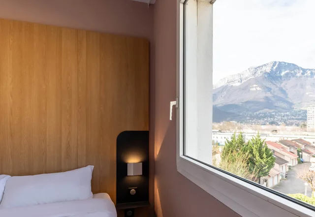 غرفة قياسية بسرير مزدوج، B&B HOTEL Grenoble Centre Verlaine 1/3