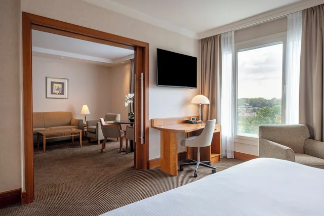 جناح رئاسي بسرير كينج بإطلالة على المتنزه، Crowne Plaza Brussels Airport 5/7