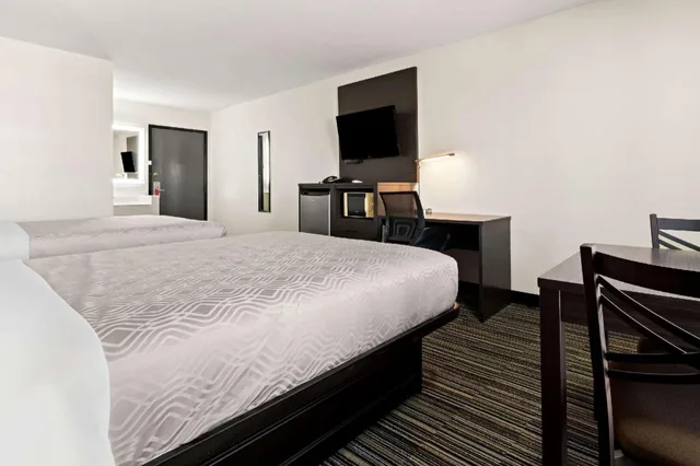 غرفة بسريرين كوين، Econo Lodge Dumas 5/7