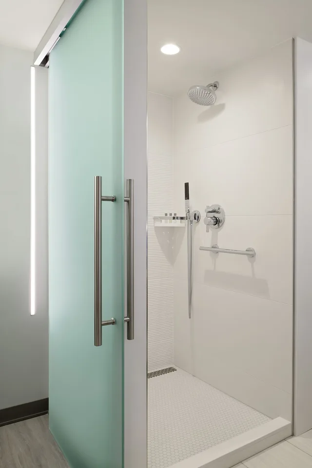 Room, King Bed, Space Needle View, Corner، Astra Hotel, Seattle, A Tribute Portfolio Hotel by Marriott South Lake Union 4/4