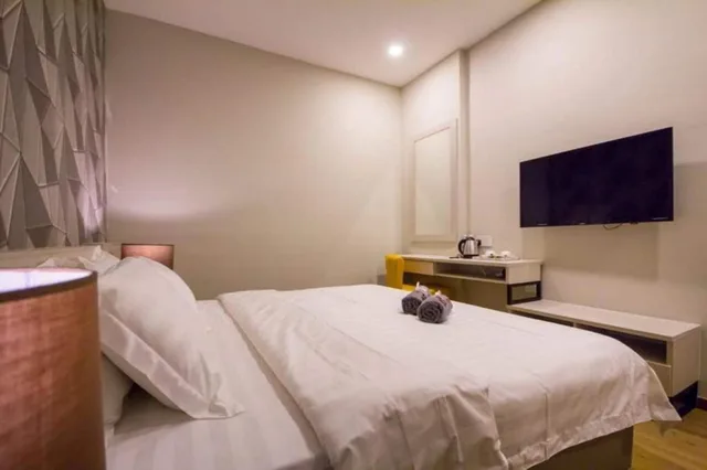 Deluxe, Double Bed, No Window, OMG Hotel 3/3